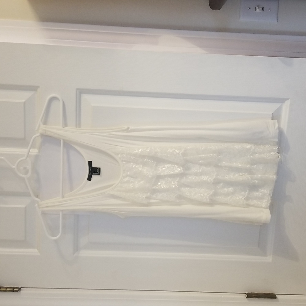 FOREVER 21 White pretty ruffled tank top S, lacey ruffles down front